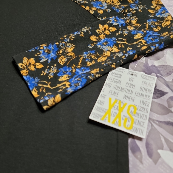 Lularoe Randy 3/4 sleeve top, beautiful HTF print - Picture 2 of 2